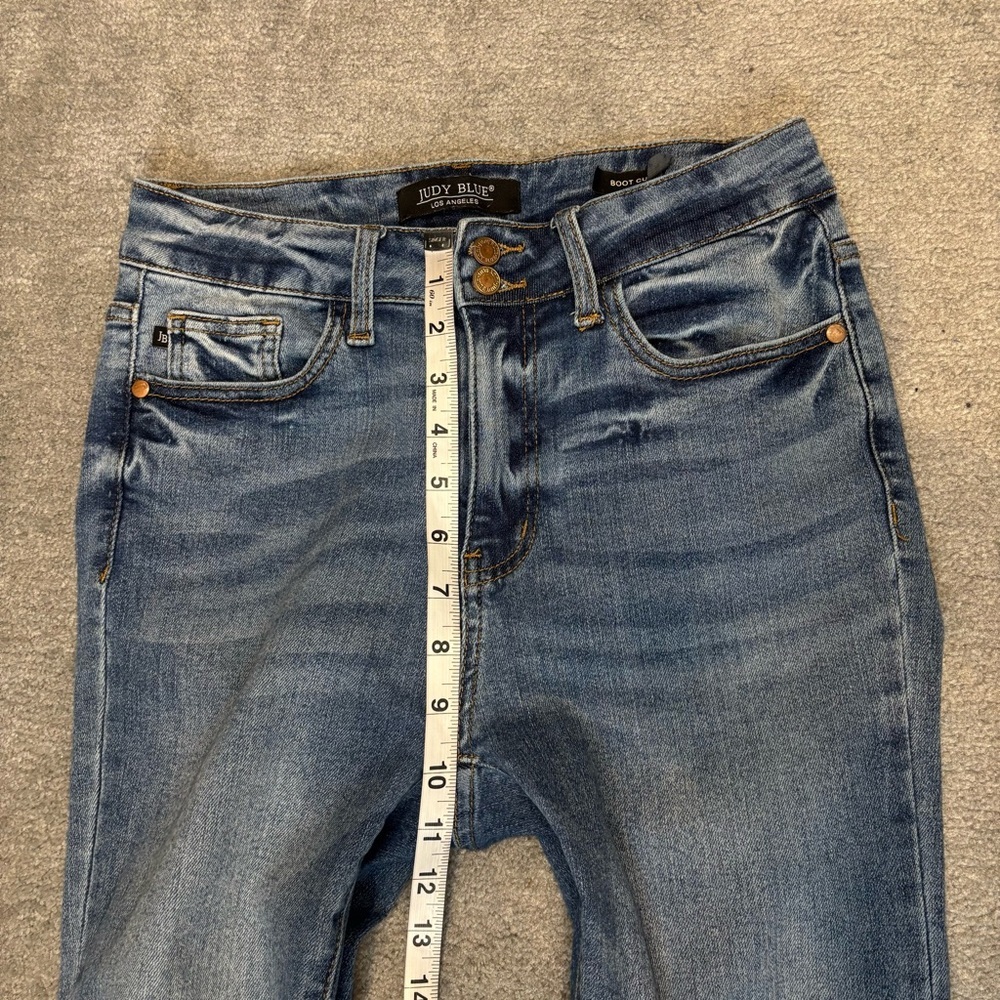 JUDY BLUE Double Button Bootcut Jeans frayed hem - Picture 6 of 10